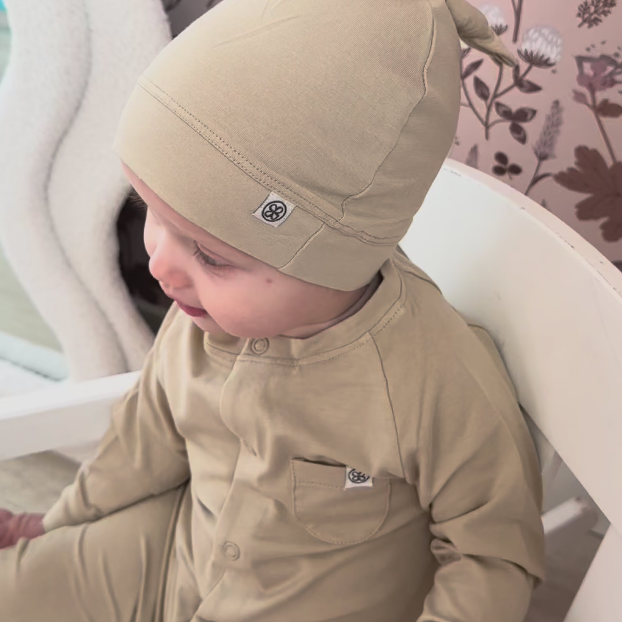 Load video: Beanie knot hat in Sandy Beach - UPF 50+