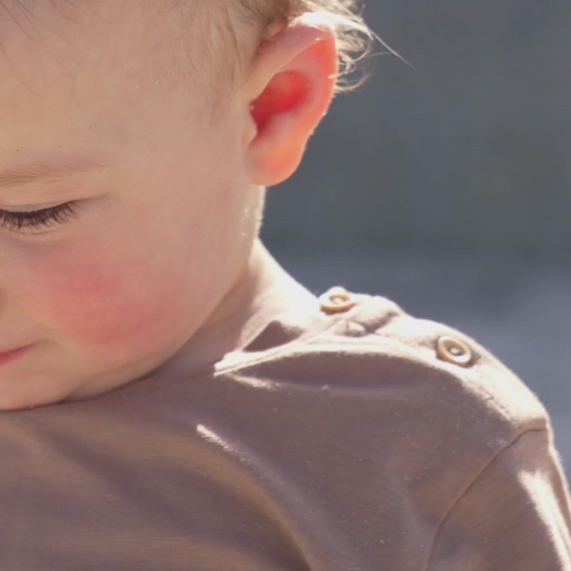 Load video: Longsleeve in Peanut Brown - UPF 50+