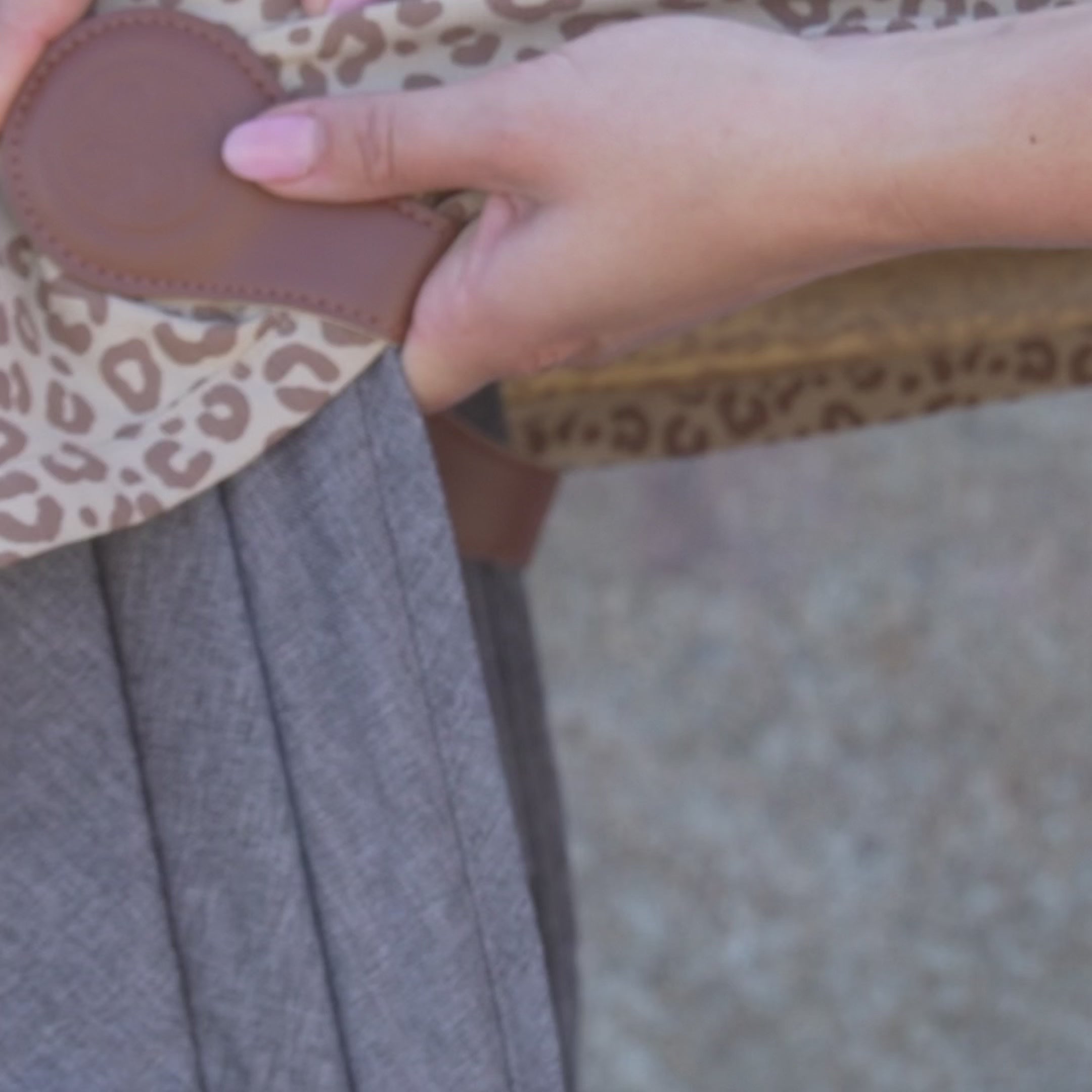 Load video: UV Blanket in Leopard Brown – UPF 50+