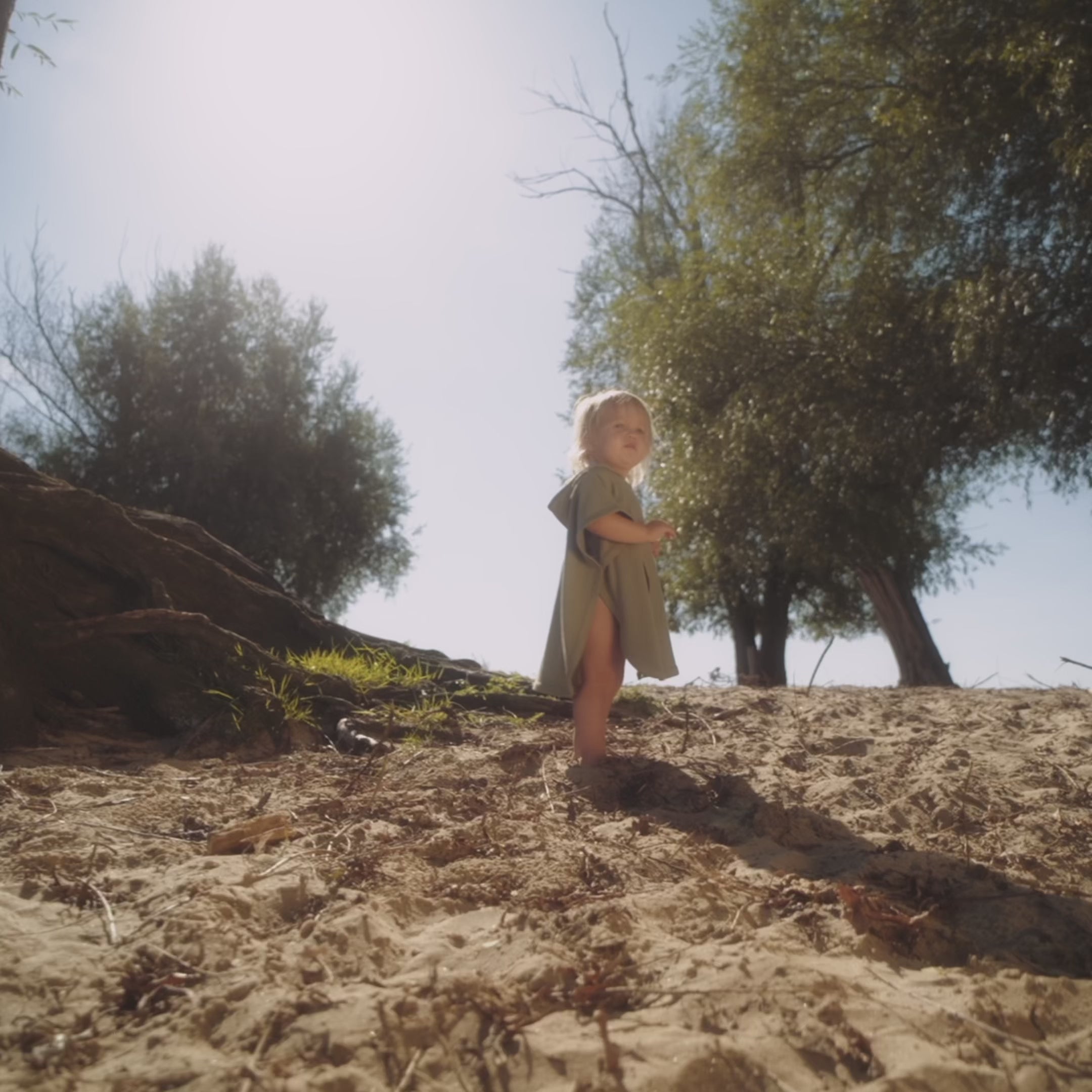 Load video: UV Poncho in Olive Green - UPF 50+